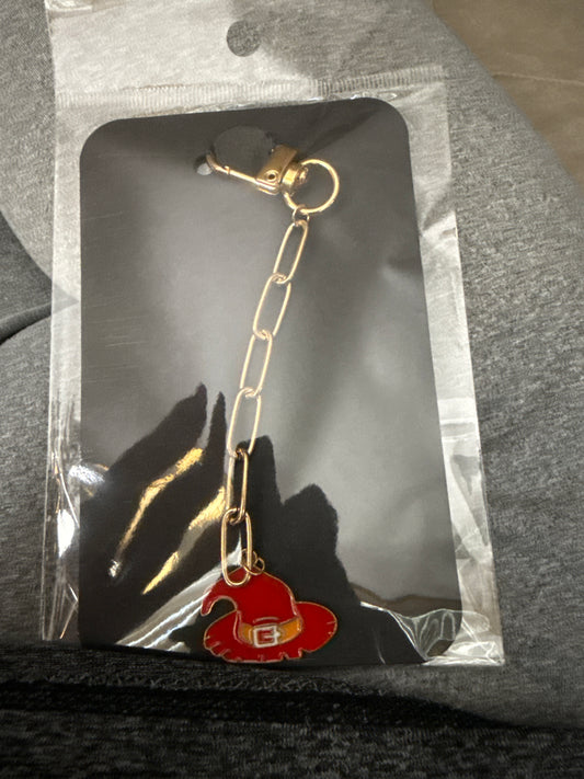 🎩 “Witch’s Charm” Scarlet Hat Chain Keychain ✨ Sjott